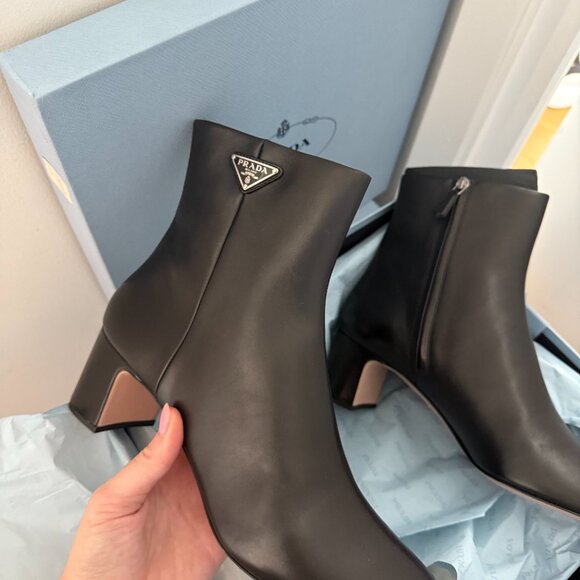 NWT Prada Ankle Boots Black Leather Block Heels Pointed Toe Zip Closure Sz 35 - Picture 4 of 10